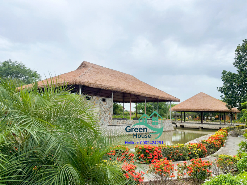 nhà hàng lợp rơm nhân tạo