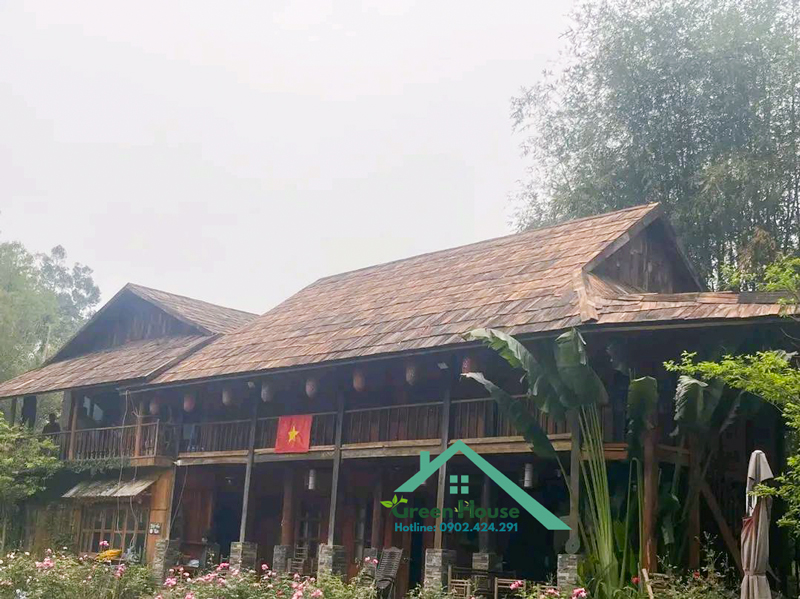 nhà sàn lợp mái pơ mu
