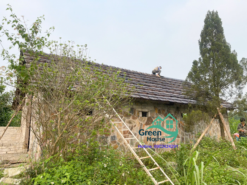 thợ thi công mái ngói giả gỗ