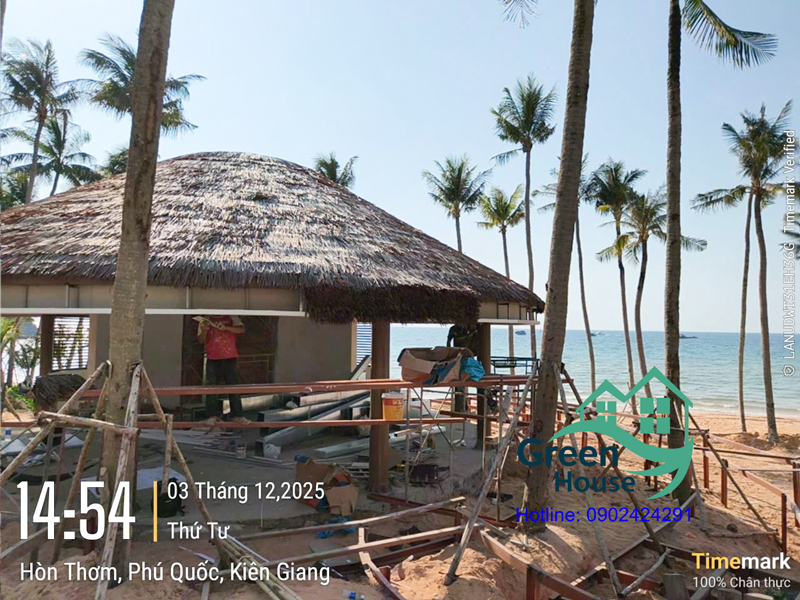 chòi bãi biển lợp tranh nhân tạo