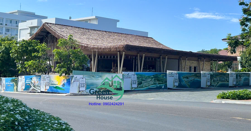 nhà hàng lợp rơm nhân tạo tại Sun World Phú Quốc
